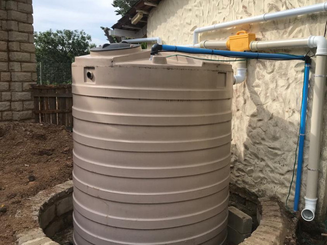 Primary rainwater recovery tank
